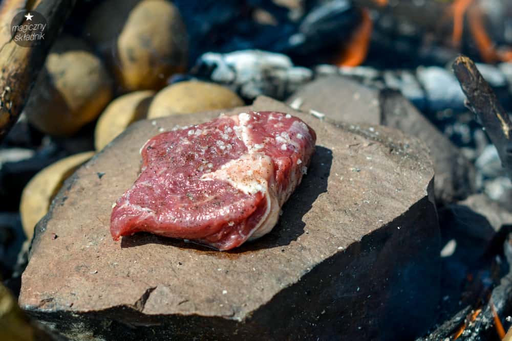 Kiedy położysz mięso powinno syczeć od temperatury